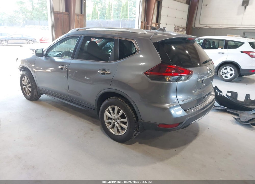 2018 NISSAN ROGUE VIN: KNMAT2MV1JP619308
