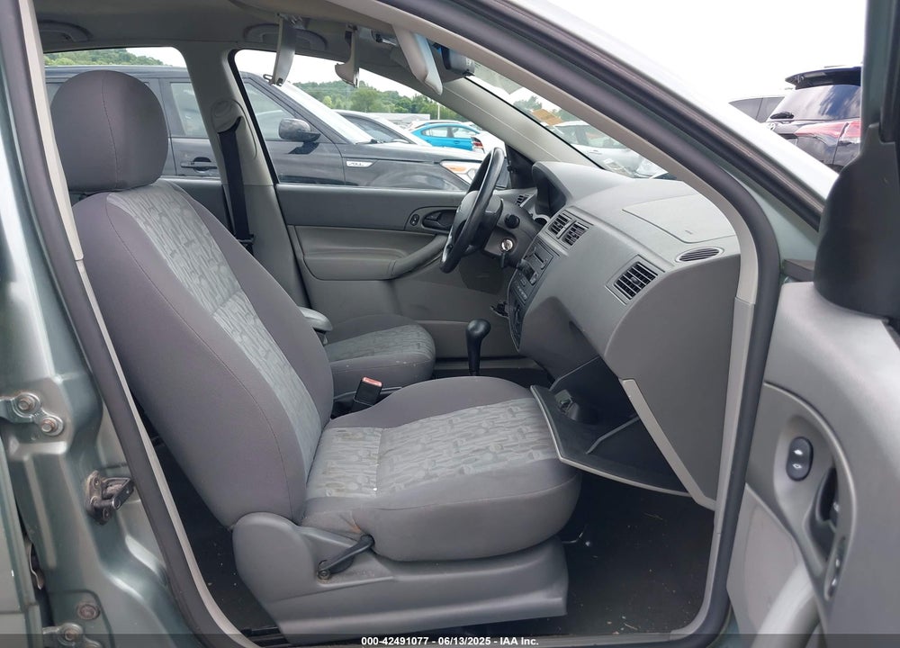 2005 FORD FOCUS ZX4 VIN: 1FAFP34N35W316712