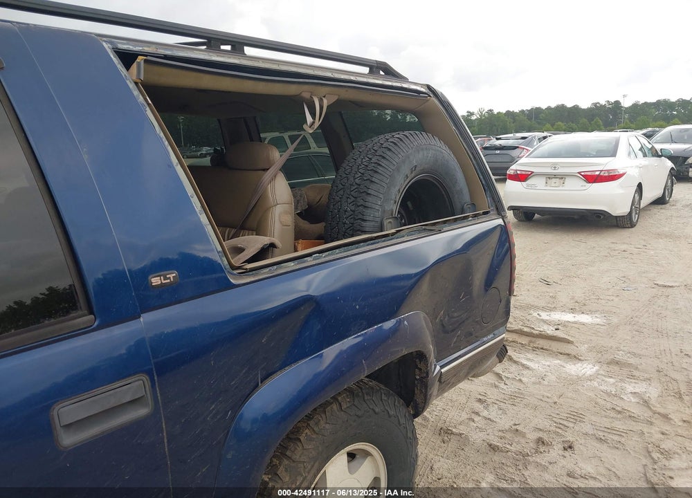 1999 GMC SUBURBAN 1500 SL VIN: 3GKFK16R2XG501319