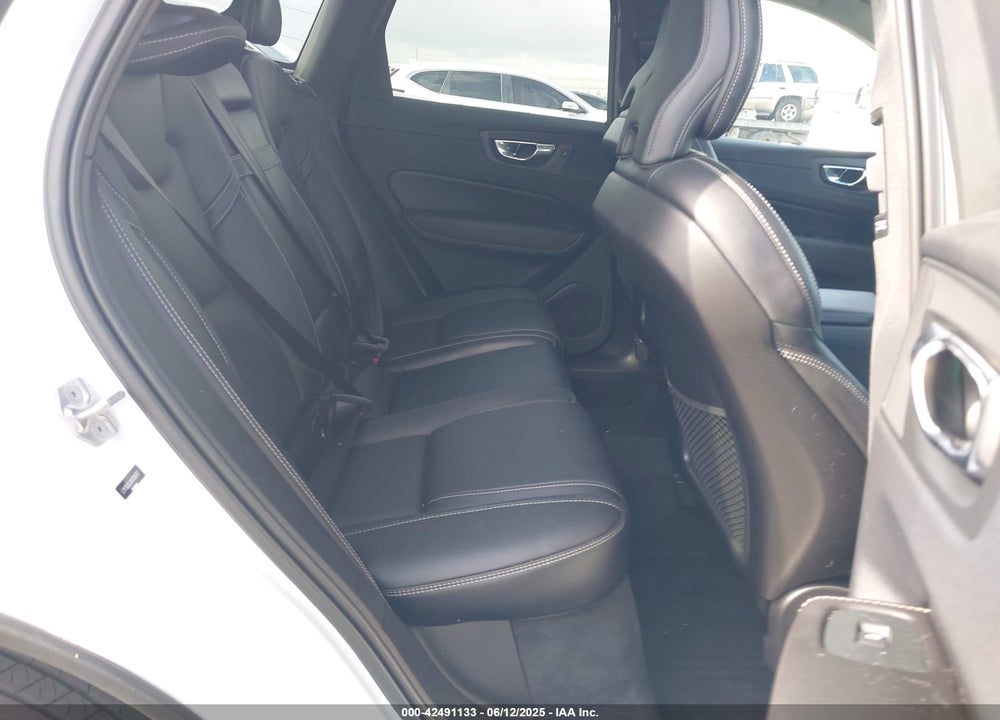 2019 VOLVO XC60 VIN: LYV102DL9KB298767
