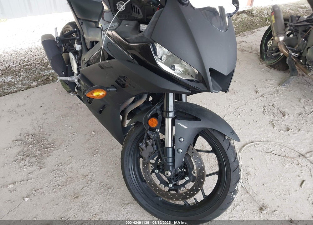 2020 YAMAHA YZFR3 A VIN: MH3RH18Y2LK004805
