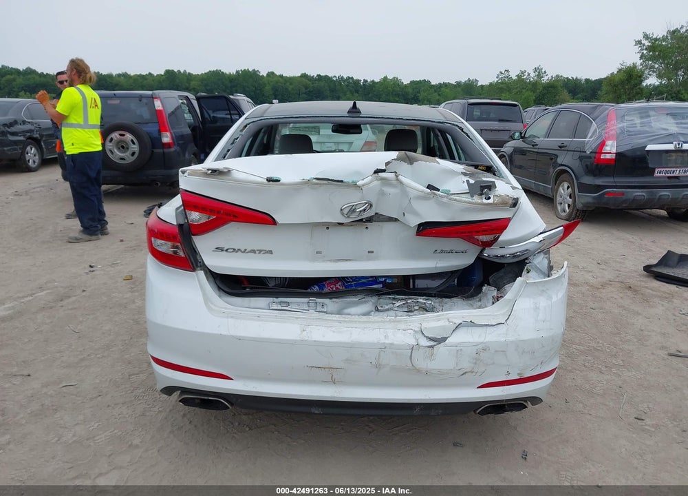 2015 HYUNDAI SONATA VIN: 5NPE34AF5FH105281