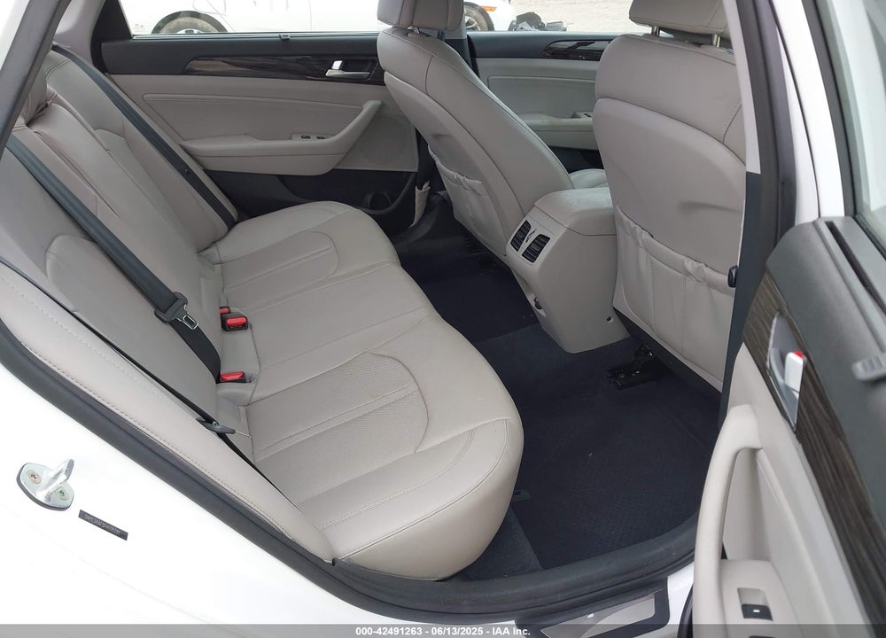 2015 HYUNDAI SONATA VIN: 5NPE34AF5FH105281