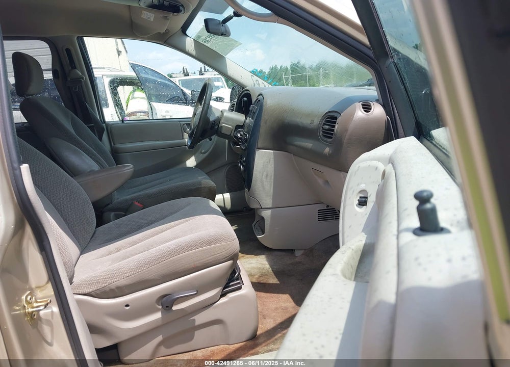 2005 DODGE GRAND CARAVAN SXT VIN: 2D4GP44L85R401205