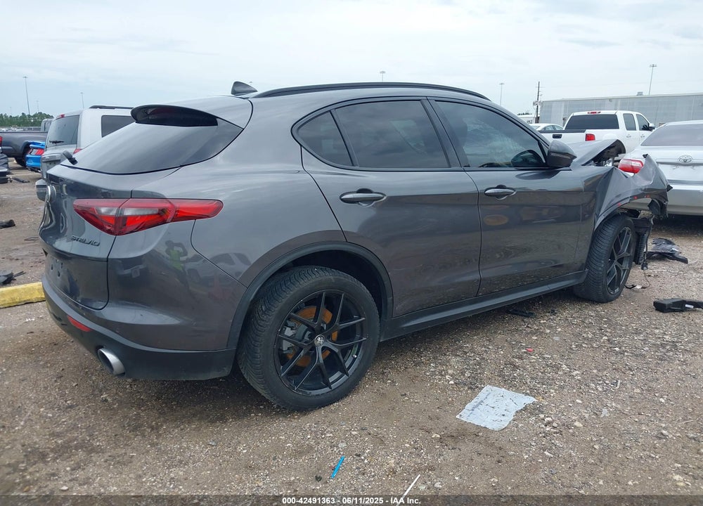 2021 ALFA ROMEO STELVIO VIN: ZASPAJAN9M7D00068