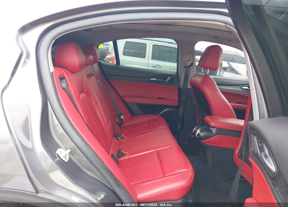 2021 ALFA ROMEO STELVIO VIN: ZASPAJAN9M7D00068