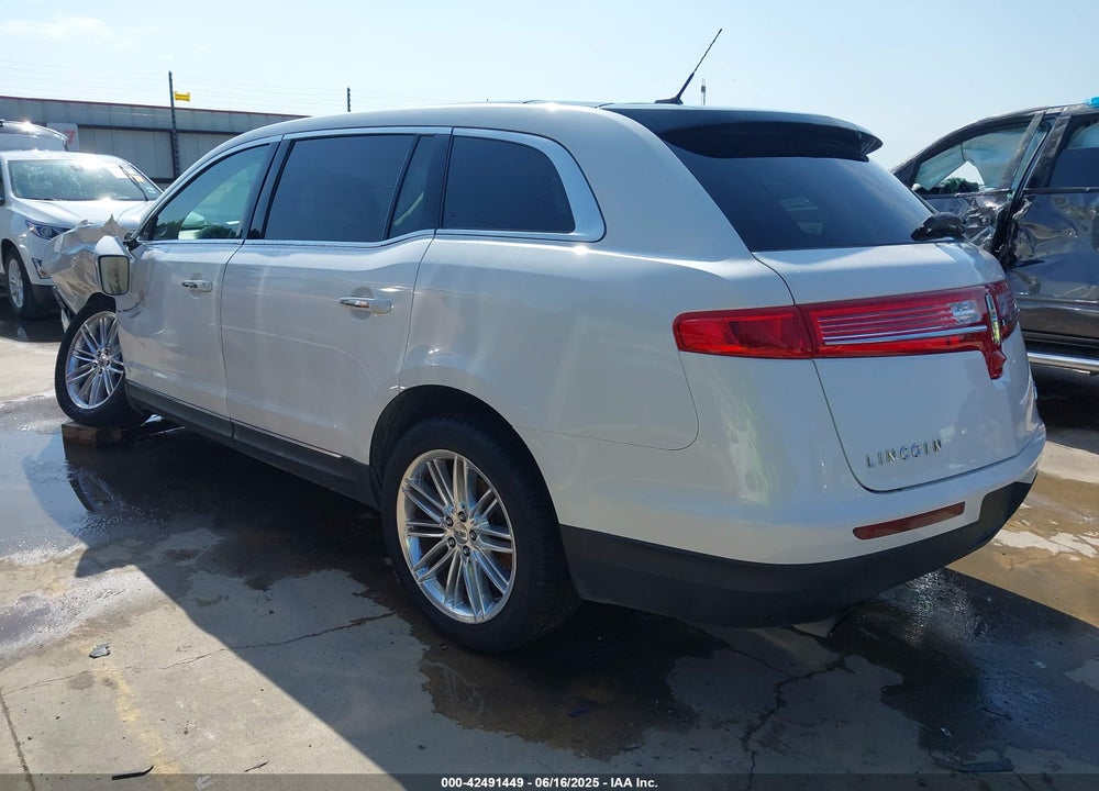 2019 LINCOLN MKT VIN: 2LMHJ5AT1KBL03571