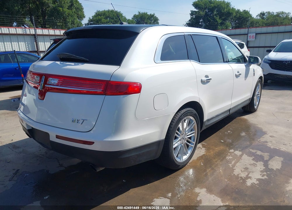 2019 LINCOLN MKT VIN: 2LMHJ5AT1KBL03571