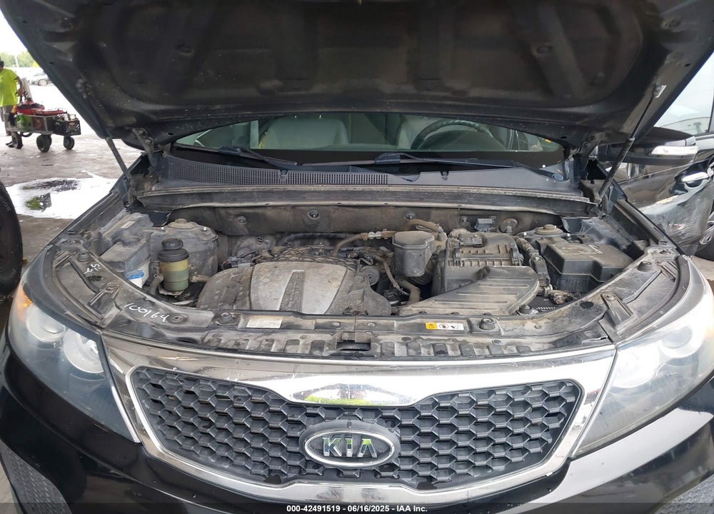 2013 KIA SORENTO LX V6 VIN: 5XYKT4A27DG361149