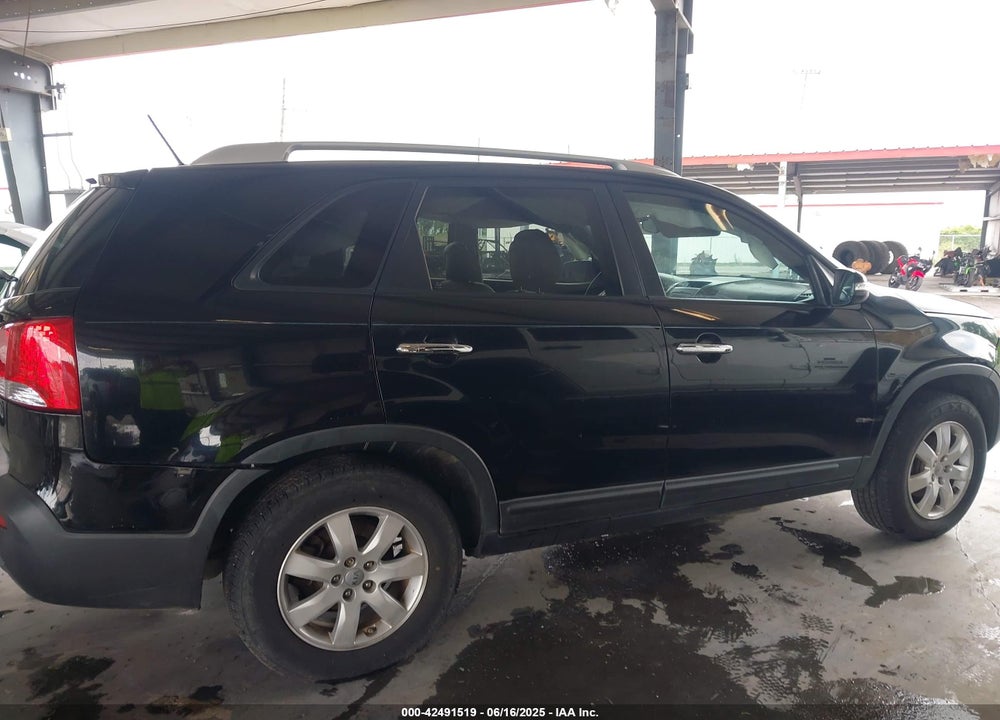 2013 KIA SORENTO LX V6 VIN: 5XYKT4A27DG361149