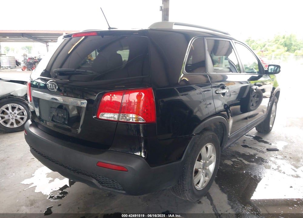 2013 KIA SORENTO LX V6 VIN: 5XYKT4A27DG361149