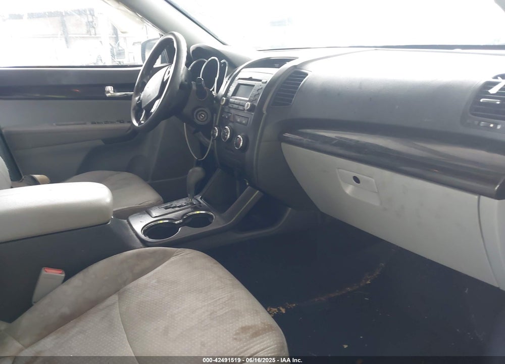 2013 KIA SORENTO LX V6 VIN: 5XYKT4A27DG361149