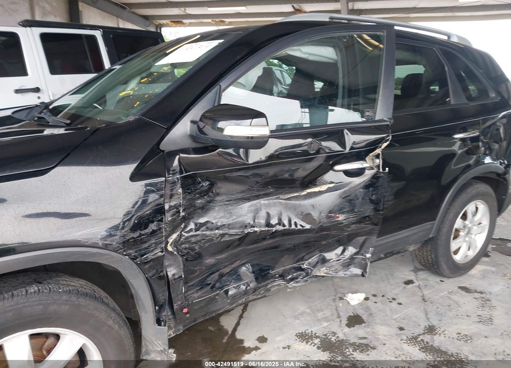 2013 KIA SORENTO LX V6 VIN: 5XYKT4A27DG361149