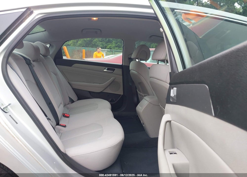2015 HYUNDAI SONATA SE VIN: 5NPE24AF4FH170271