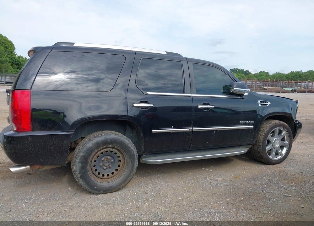 2011 CADILLAC ESCALADE LUXURY VIN: 1GYS4BEF9BR189357