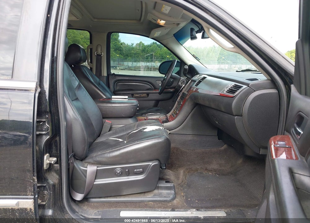 2011 CADILLAC ESCALADE LUXURY VIN: 1GYS4BEF9BR189357