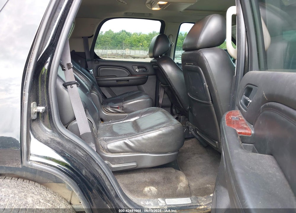 2011 CADILLAC ESCALADE LUXURY VIN: 1GYS4BEF9BR189357