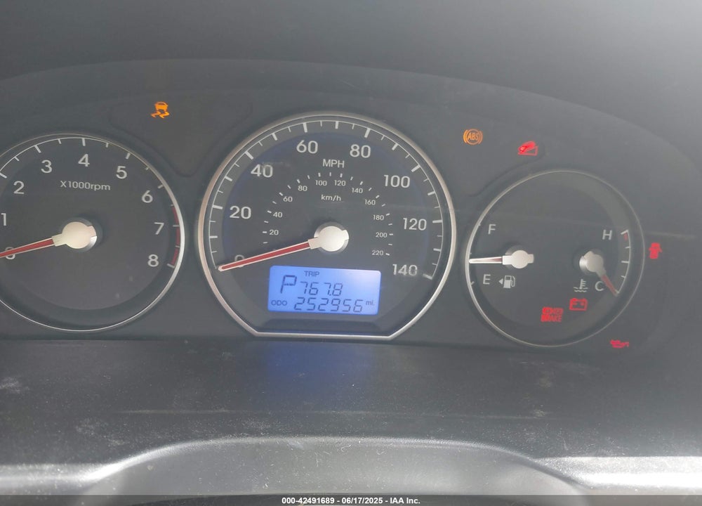 2012 HYUNDAI SANTA FE VIN: 5XYZG3AB2CG125181