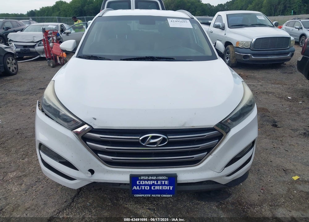 2016 HYUNDAI TUCSON VIN: KM8J33A25GU157339