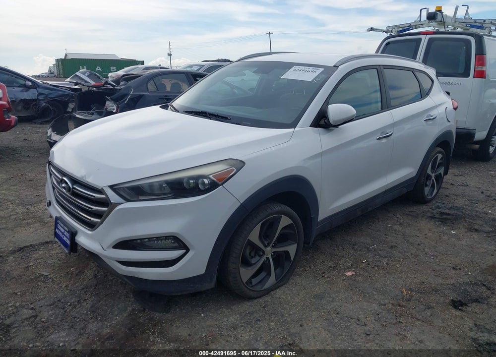 2016 HYUNDAI TUCSON VIN: KM8J33A25GU157339