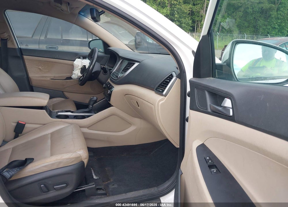 2016 HYUNDAI TUCSON VIN: KM8J33A25GU157339