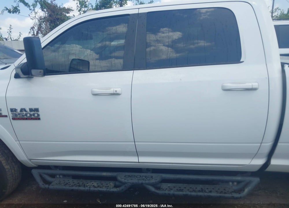 2018 RAM 3500 LAIE  4X4 8' BOX VIN: 3C63RRJL1JG155032