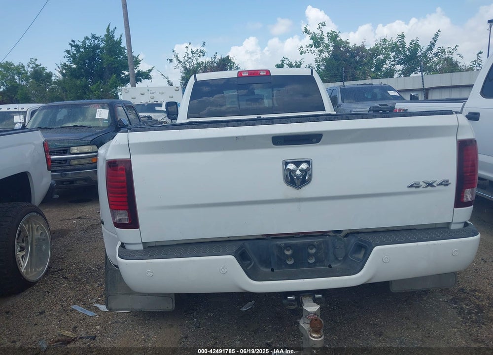 2018 RAM 3500 LAIE  4X4 8' BOX VIN: 3C63RRJL1JG155032