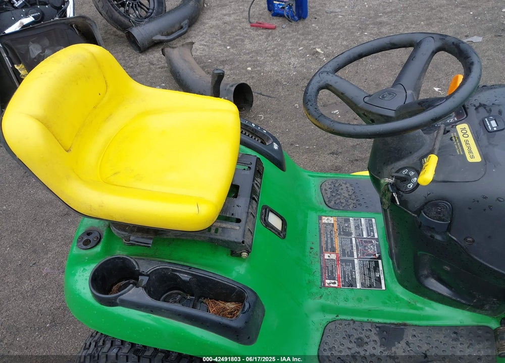 2010 JOHN DEER LA115 VIN: GYA115A301435