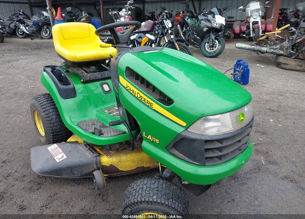 2010 JOHN DEER LA115 VIN: GYA115A301435