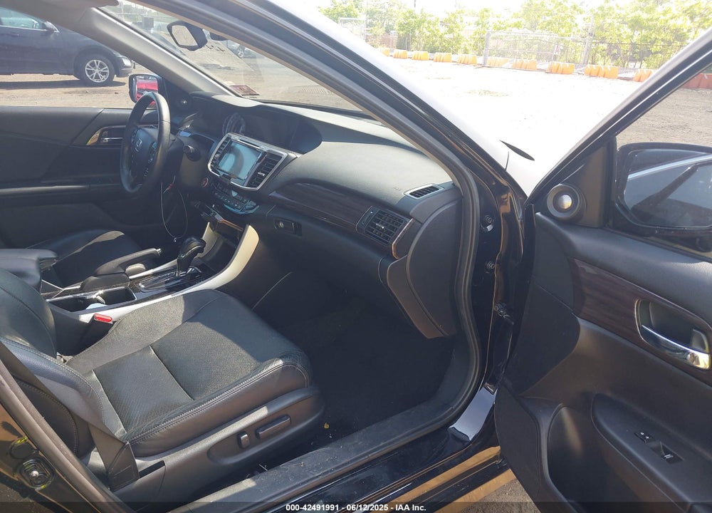 2016 HONDA ACCORD VIN: 1HGCR3F93GA013518