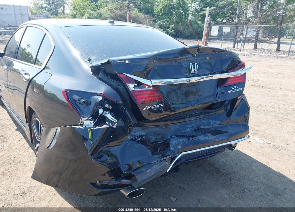 2016 HONDA ACCORD VIN: 1HGCR3F93GA013518
