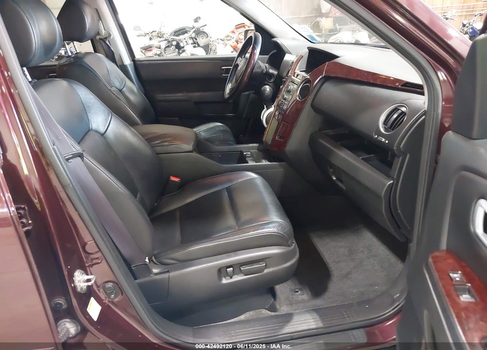 2011 HONDA PILOT VIN: 5FNYF4H5XBB010211