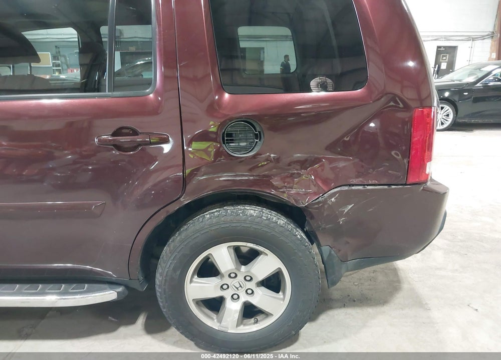 2011 HONDA PILOT VIN: 5FNYF4H5XBB010211