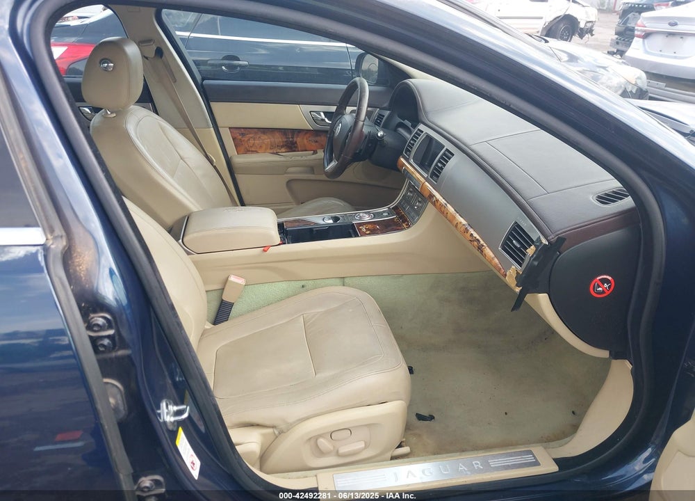 2011 JAGUAR XF VIN: SAJWA0FB1BLR87226