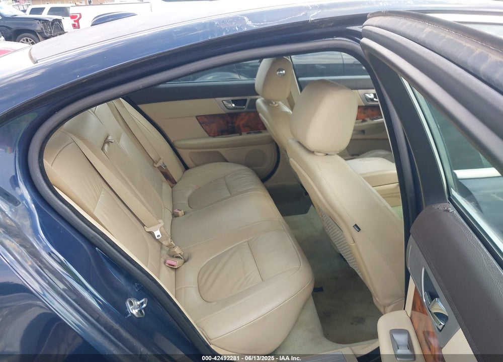2011 JAGUAR XF VIN: SAJWA0FB1BLR87226