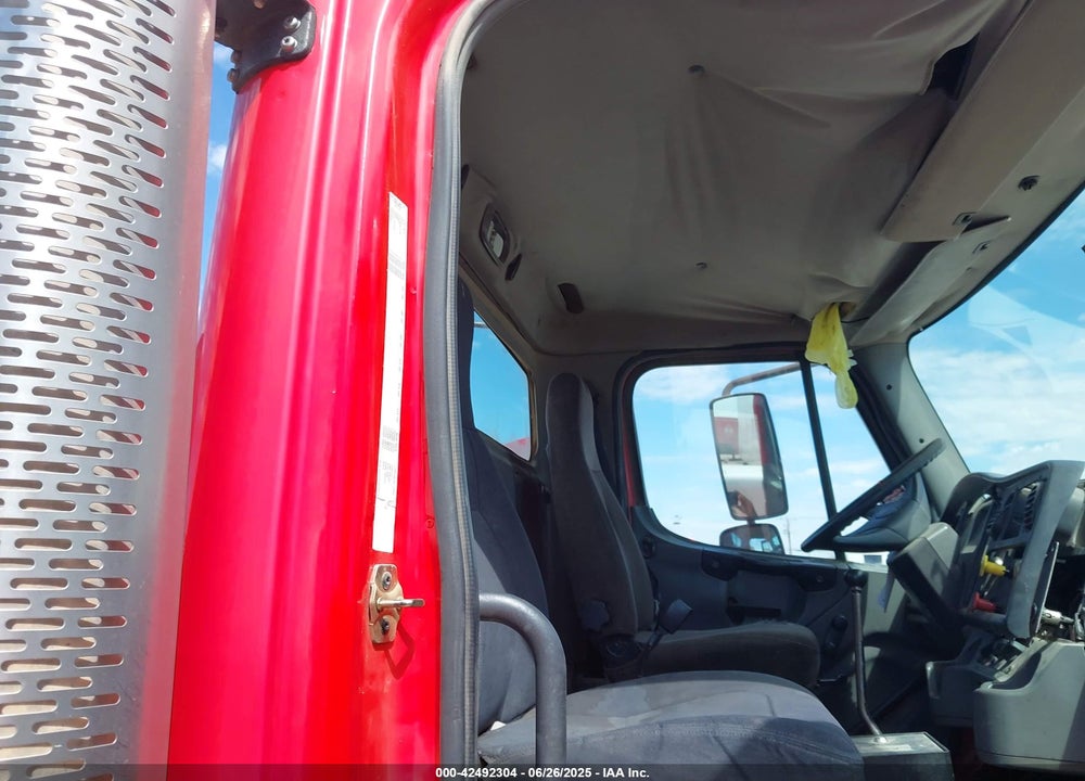 2006 FREIGHTLINER M2 106 MEDIUM DUTY VIN: 1FUBCYDJ66HV67124