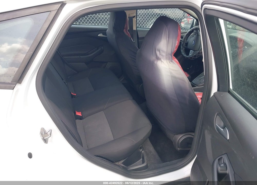 2015 FORD FOCUS VIN: 1FADP3K23FL301307