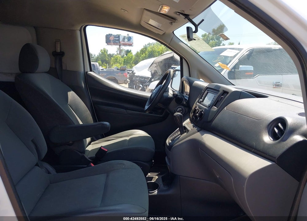 2015 NISSAN NV200 SV VIN: 3N6CM0KN2FK704449
