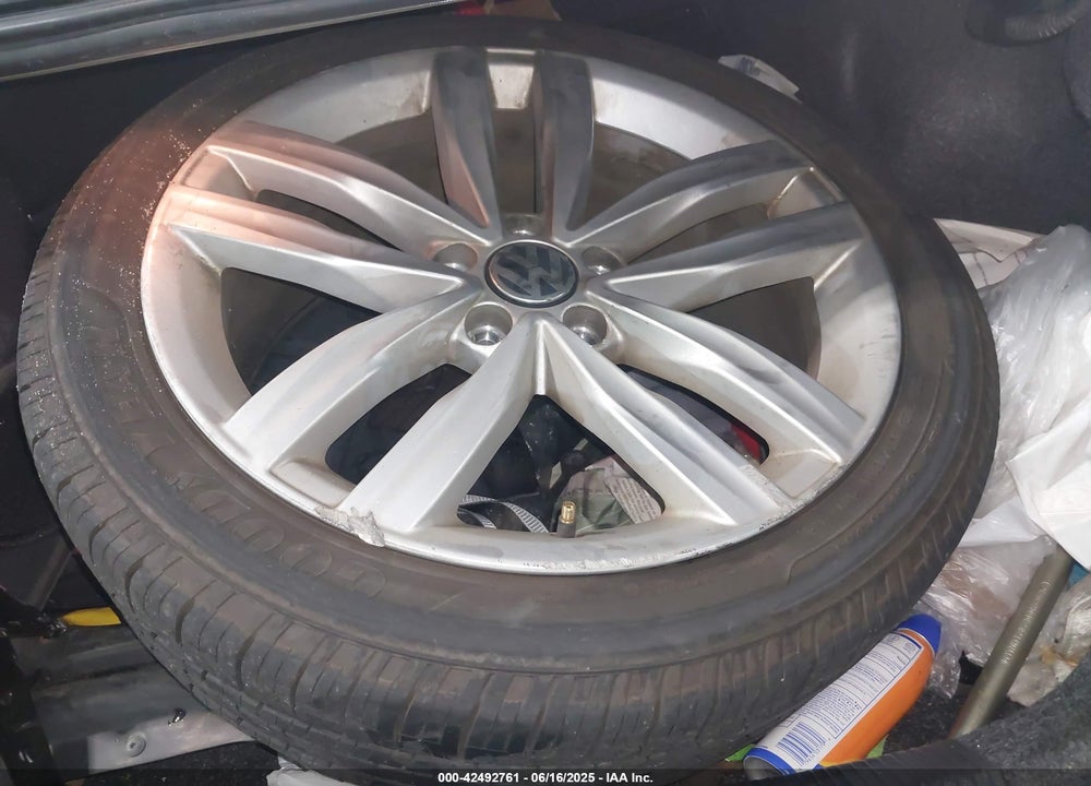 2018 VOLKSWAGEN PASSAT VIN: 1VWBA7A38JC032988