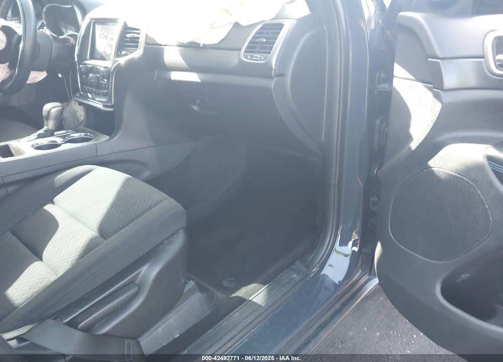 2018 JEEP GRAND CHEROKEE VIN: 1C4RJFAG7JC394051