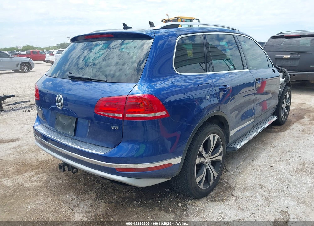 2017 VOLKSWAGEN TOUAREG VIN: WVGRF7BP7HD004054