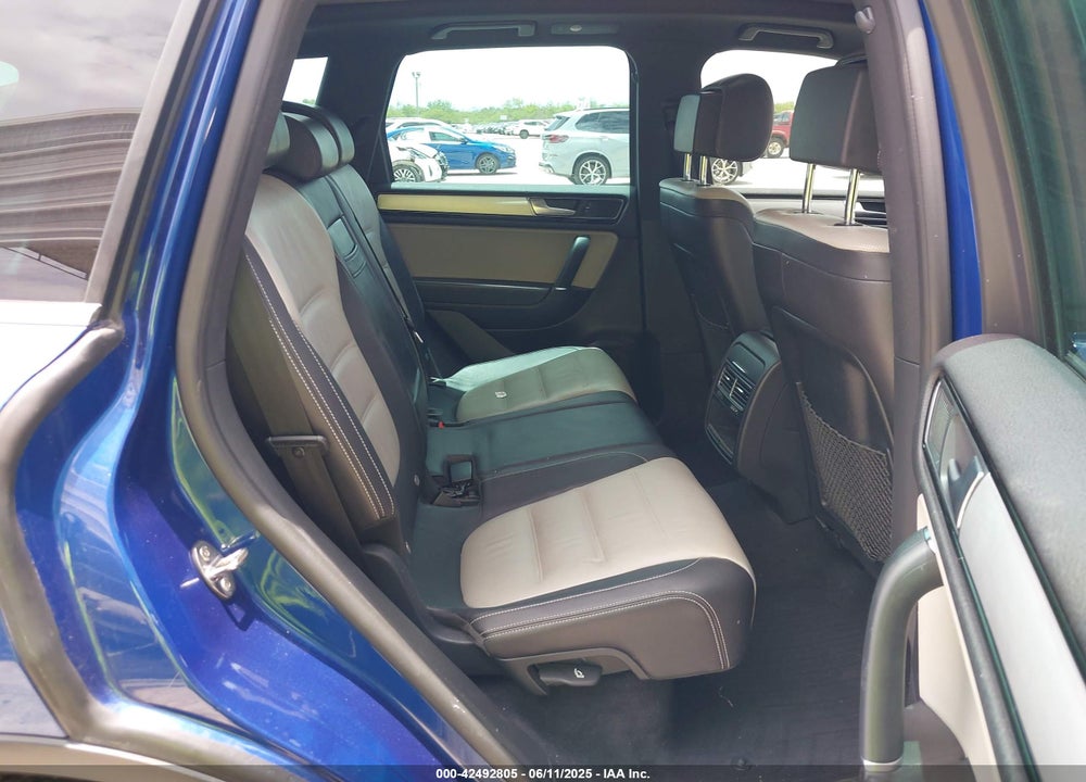 2017 VOLKSWAGEN TOUAREG VIN: WVGRF7BP7HD004054
