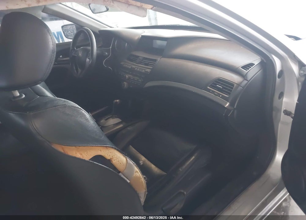2010 HONDA ACCORD VIN: 1HGCS1B81AA012834