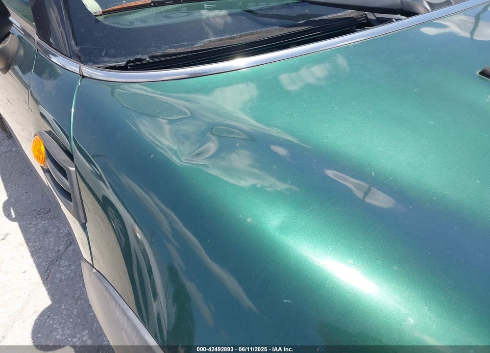 2011 MINI COOPER VIN: WMWSU3C57BT093085