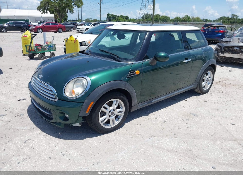 2011 MINI COOPER VIN: WMWSU3C57BT093085