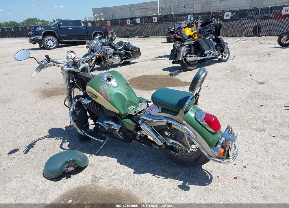 1999 HONDA VT750 CD2 VIN: JH2RC4462XM100258