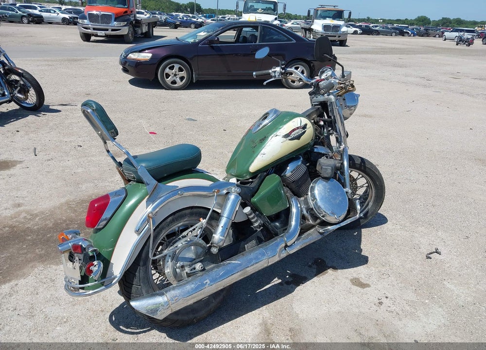 1999 HONDA VT750 CD2 VIN: JH2RC4462XM100258