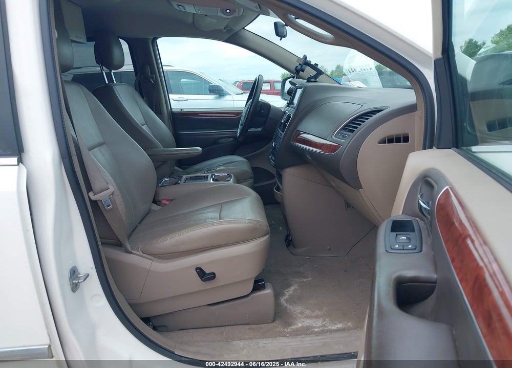 2011 CHRYSLER TOWN & COUNTRY TOURING-L VIN: 2A4RR8DG4BR616693