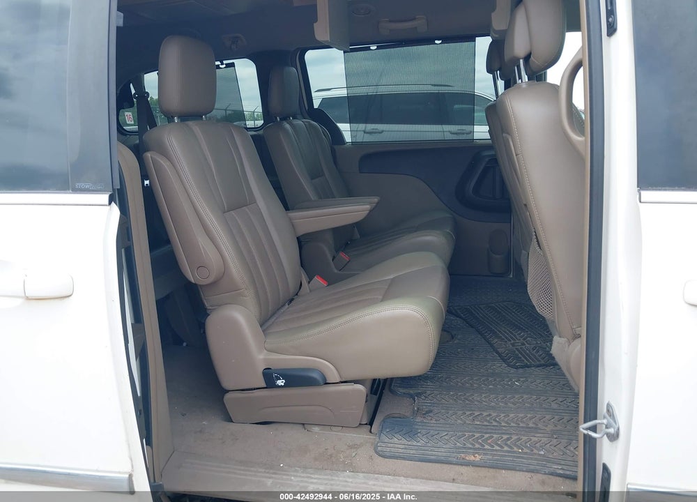 2011 CHRYSLER TOWN & COUNTRY TOURING-L VIN: 2A4RR8DG4BR616693