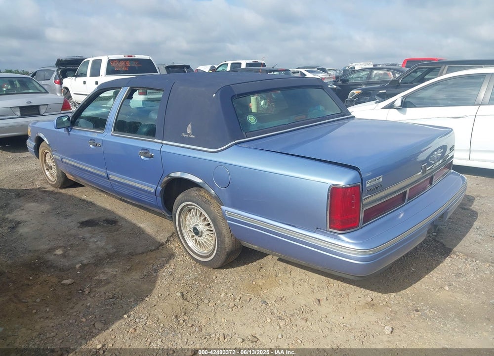 1995 LINCOLN TOWN CAR SIGNATURE/SPINNAKER VIN: 1LNLM82W7SY684577